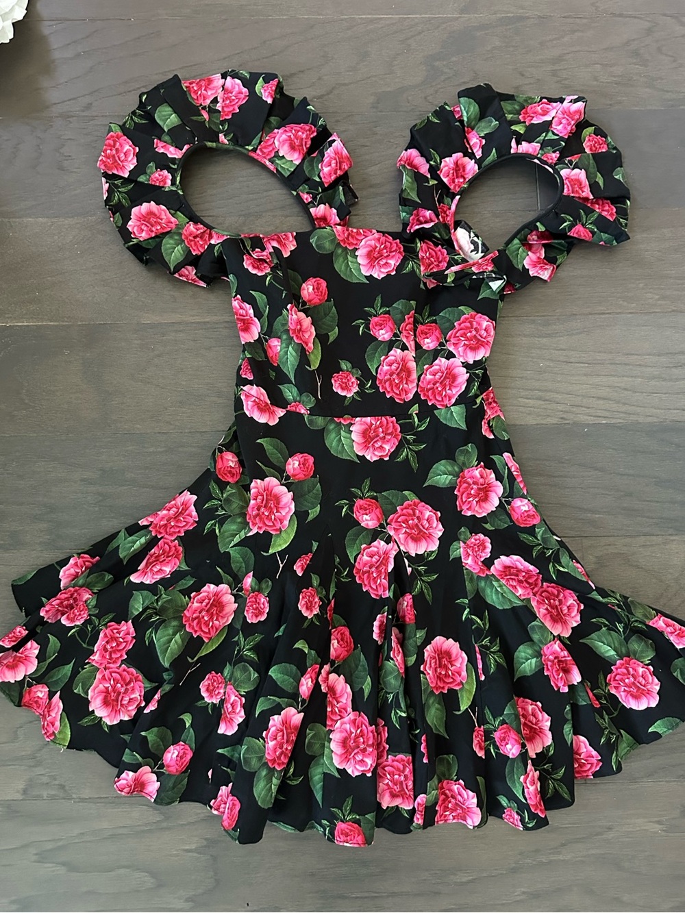 NWOT Alice + Olivia Black Floral Ruffle-Sleeve Skater Dress with roses size 0